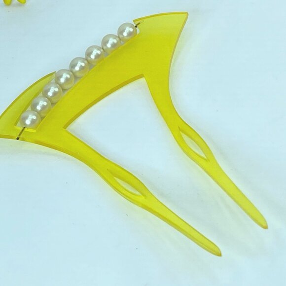 Kanzashi kimono Hair stick yellow resin faux pearls GS403